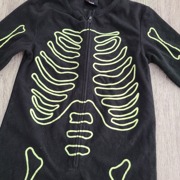 Halloween Hkyde & EEK! Boutique Toddler Kids Glow-in-the-Dark Skeleton PJ's 2T - Picture 4 of 8